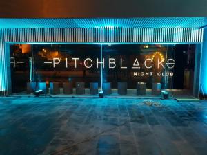 Pitch Black Night Club07